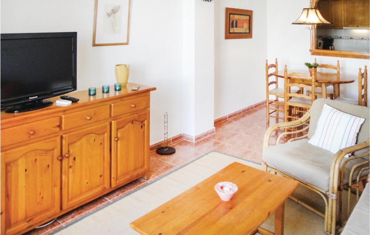 2 Bedroom Cozy Apartment In Torrevieja Exterior foto