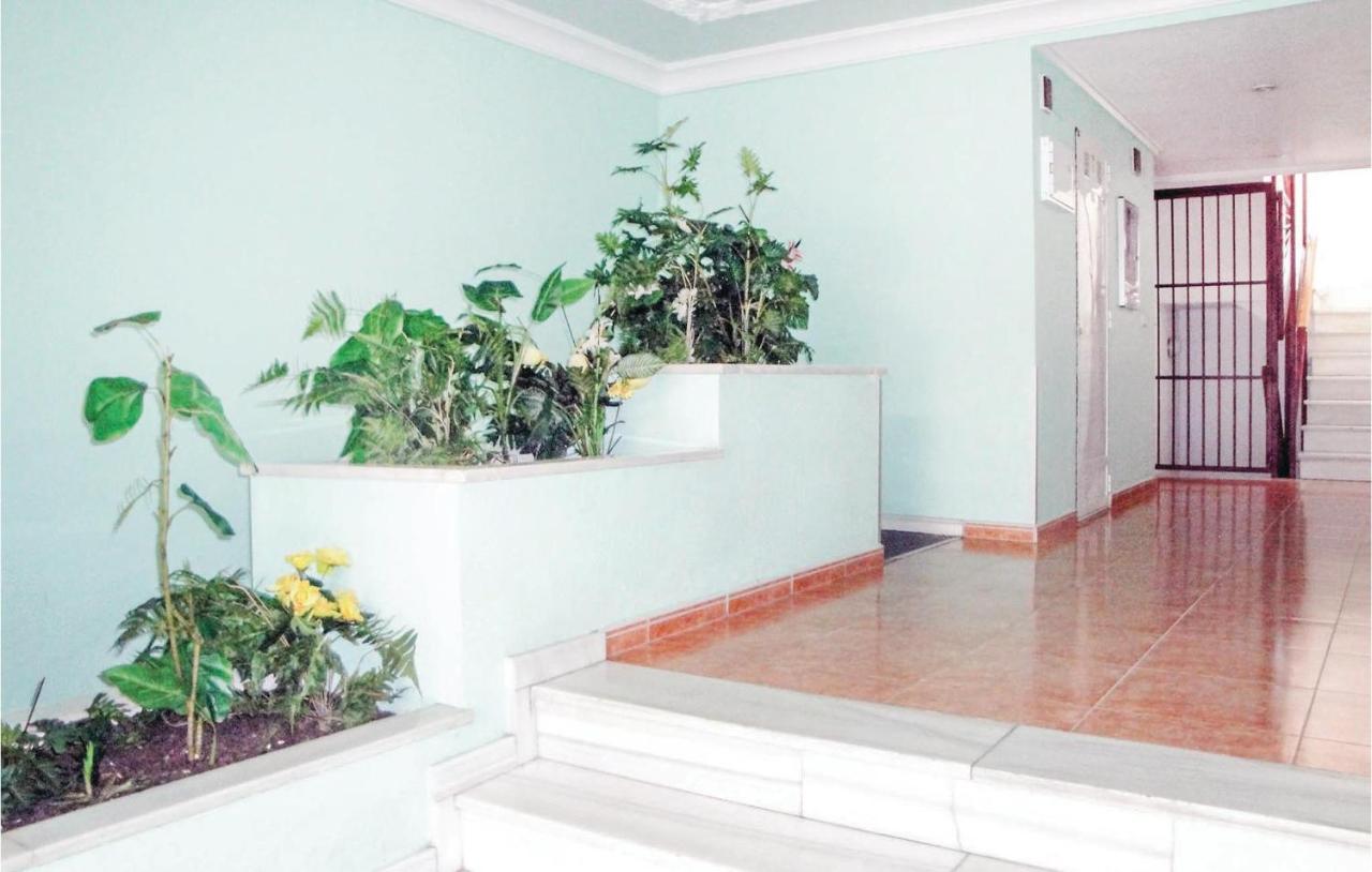 2 Bedroom Cozy Apartment In Torrevieja Exterior foto