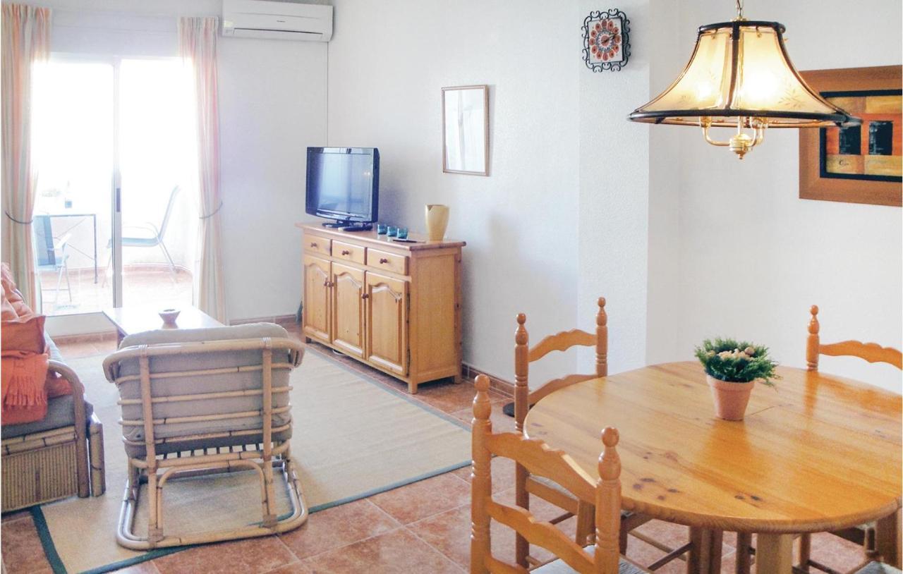 2 Bedroom Cozy Apartment In Torrevieja Exterior foto