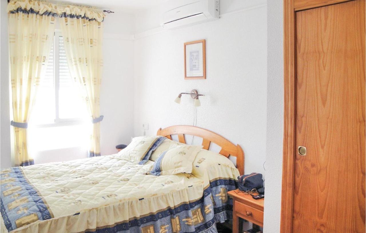2 Bedroom Cozy Apartment In Torrevieja Exterior foto