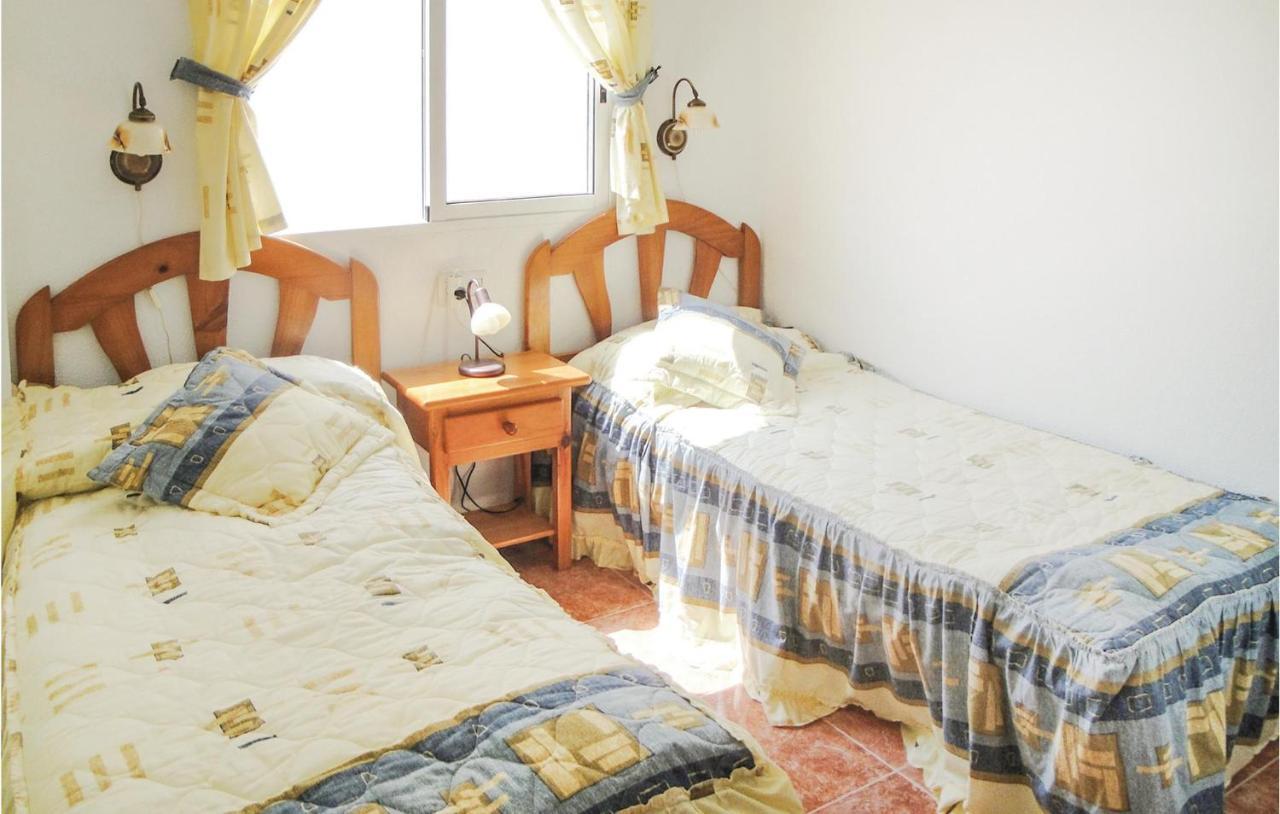 2 Bedroom Cozy Apartment In Torrevieja Exterior foto