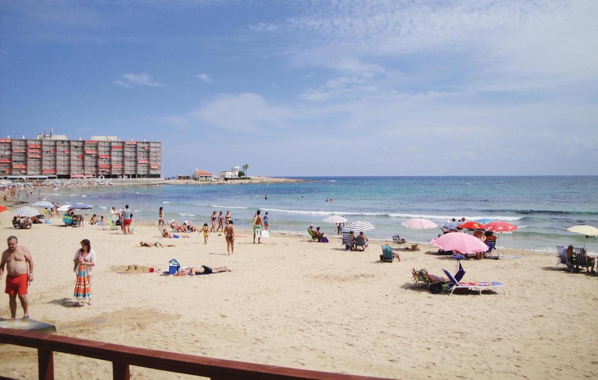 2 Bedroom Cozy Apartment In Torrevieja Exterior foto