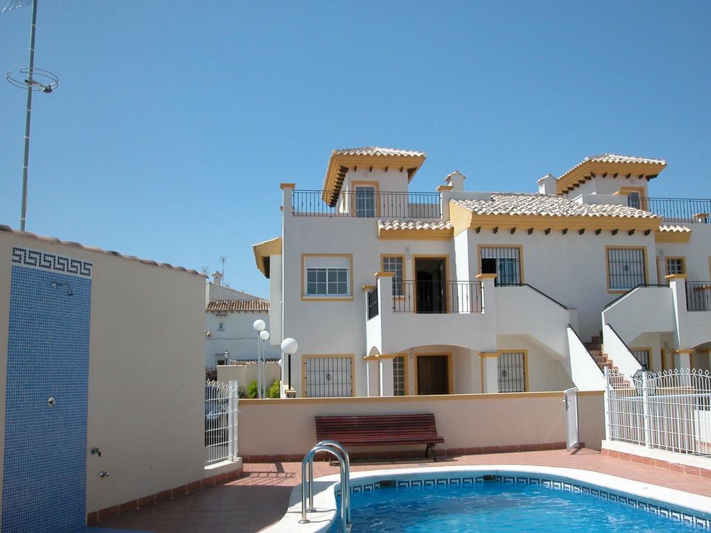 2 Bedroom Cozy Apartment In Torrevieja Exterior foto
