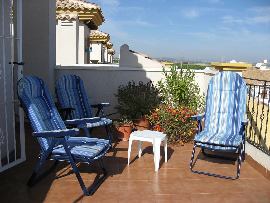 2 Bedroom Cozy Apartment In Torrevieja Exterior foto