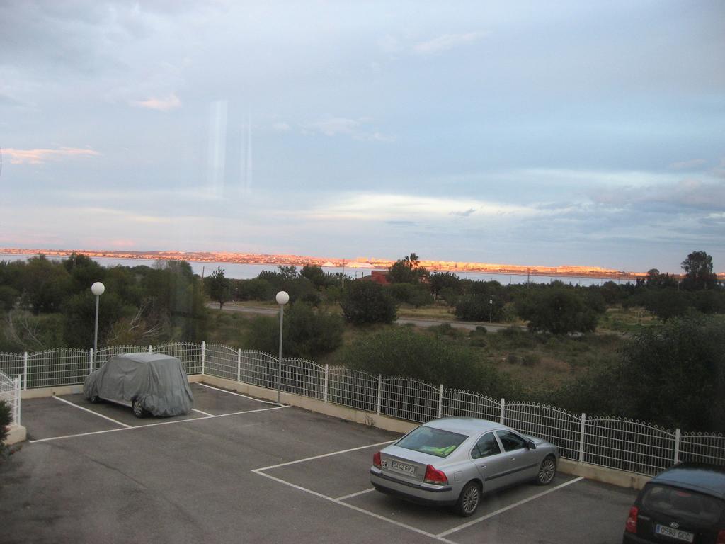 2 Bedroom Cozy Apartment In Torrevieja Exterior foto