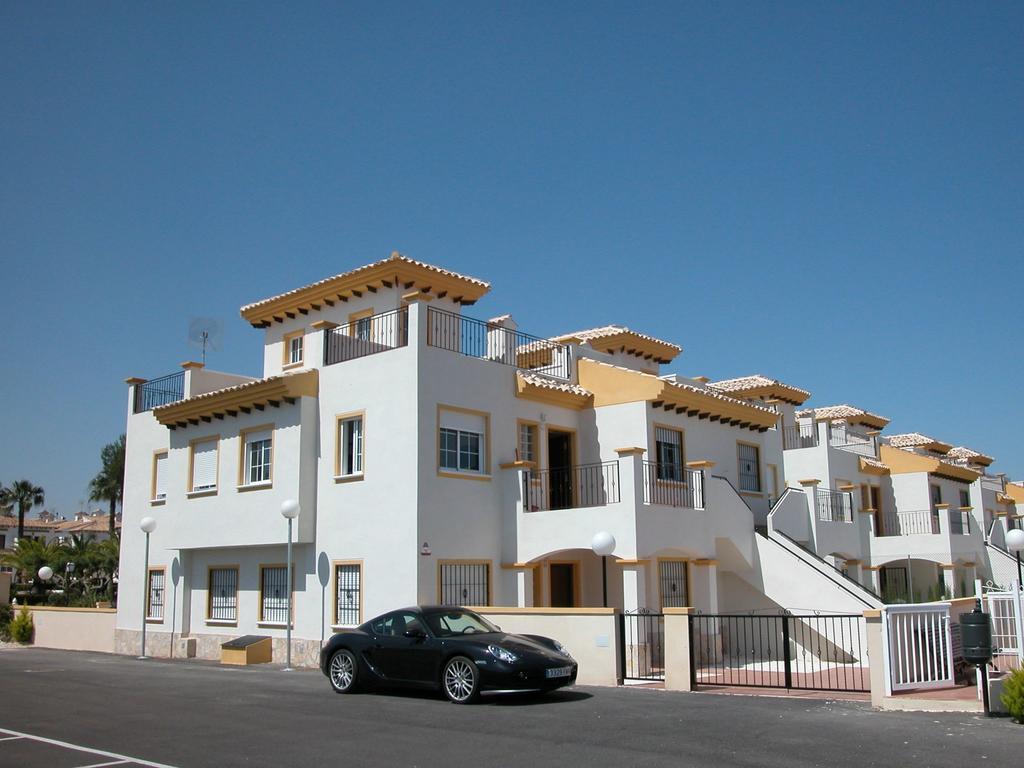 2 Bedroom Cozy Apartment In Torrevieja Exterior foto