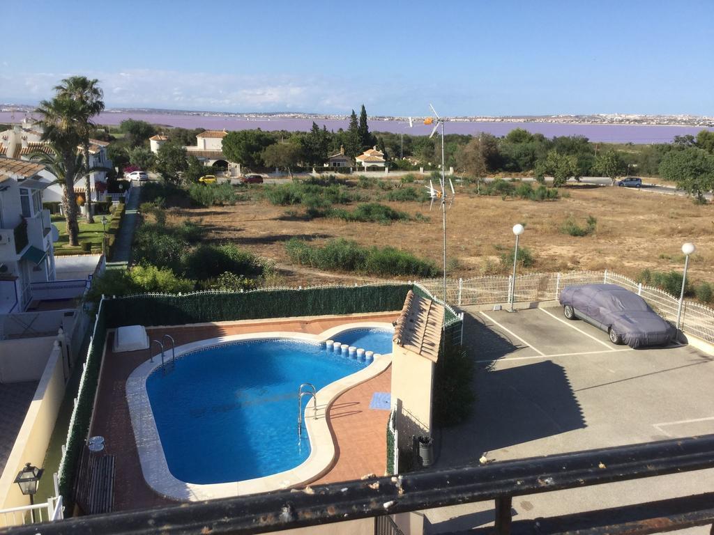 2 Bedroom Cozy Apartment In Torrevieja Exterior foto