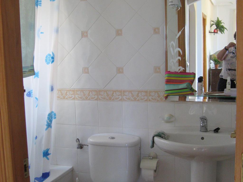 2 Bedroom Cozy Apartment In Torrevieja Exterior foto