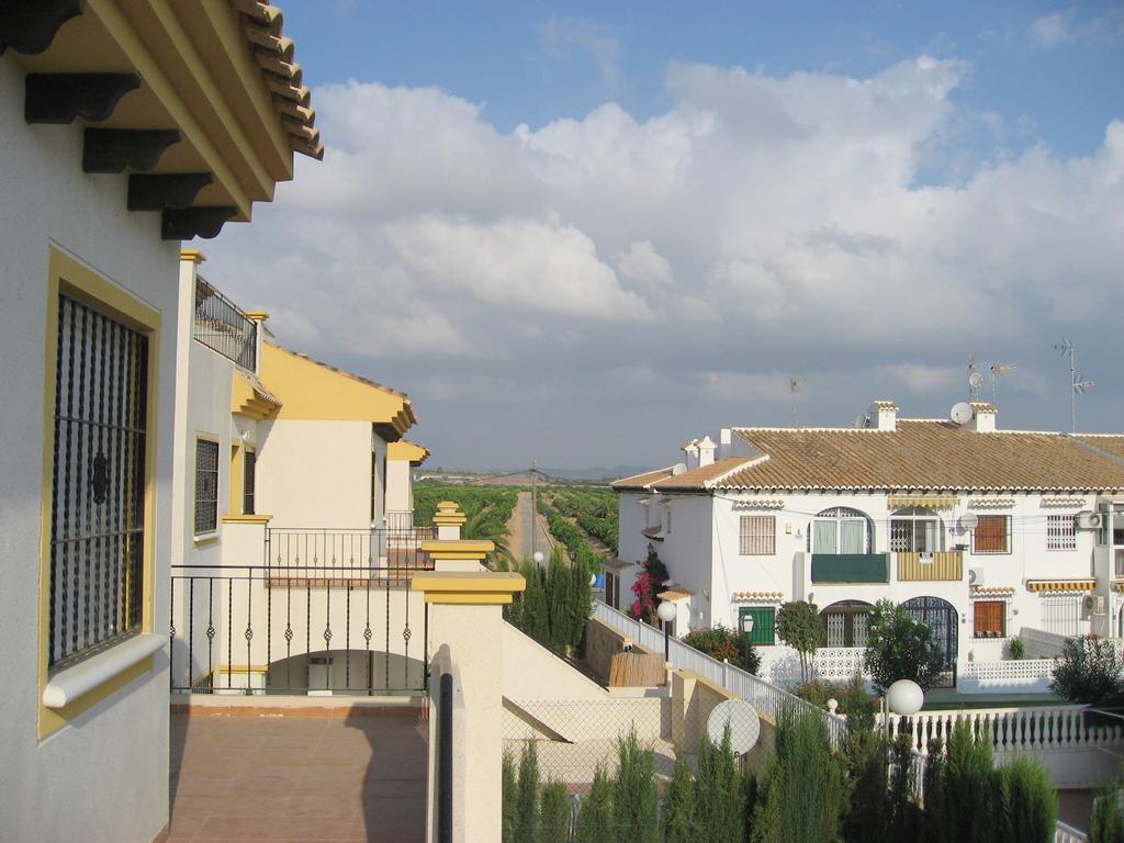 2 Bedroom Cozy Apartment In Torrevieja Exterior foto