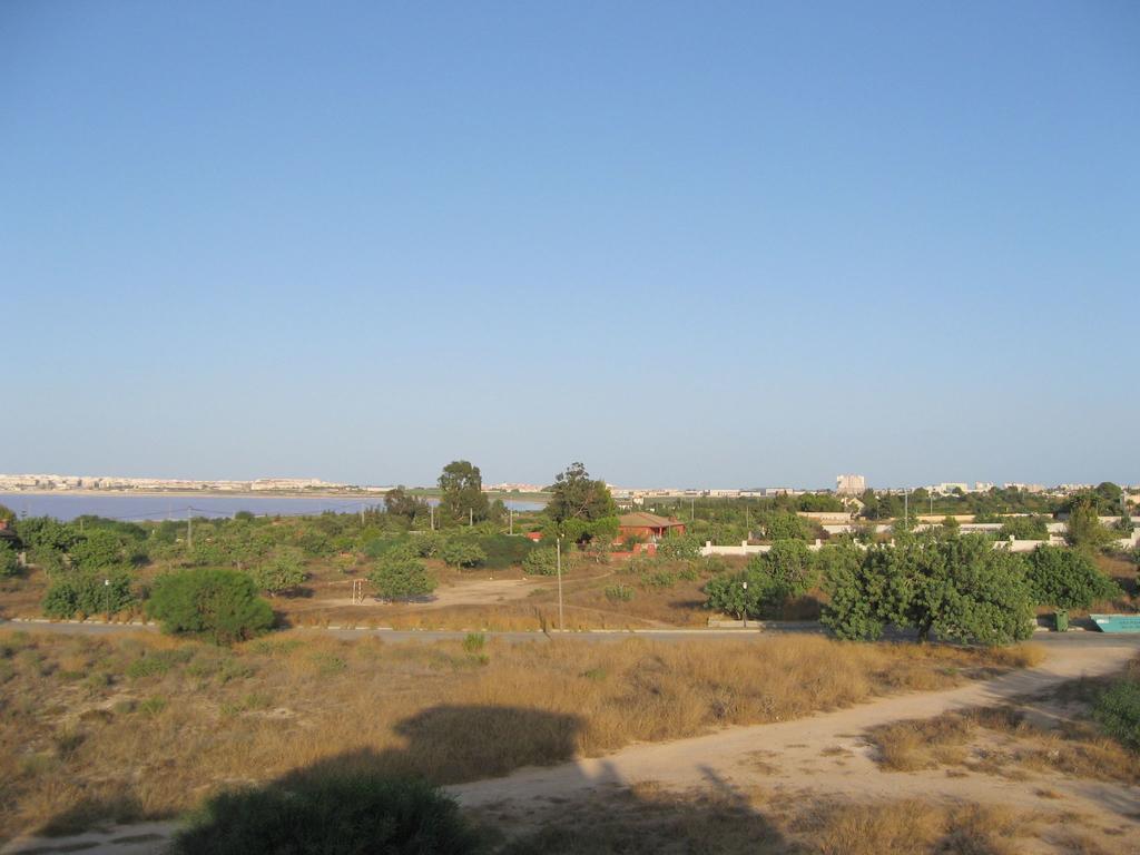 2 Bedroom Cozy Apartment In Torrevieja Exterior foto