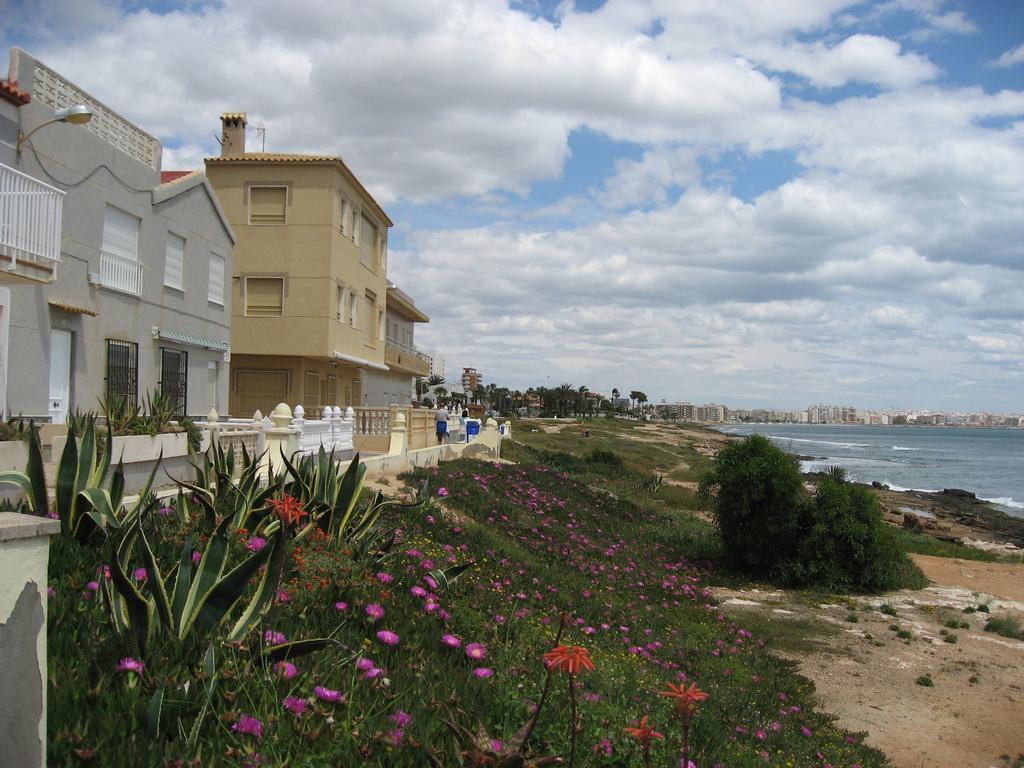 2 Bedroom Cozy Apartment In Torrevieja Exterior foto