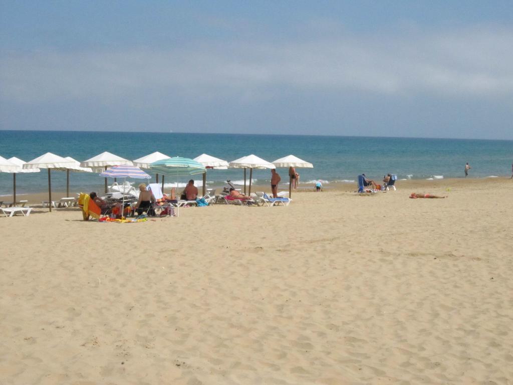 2 Bedroom Cozy Apartment In Torrevieja Exterior foto